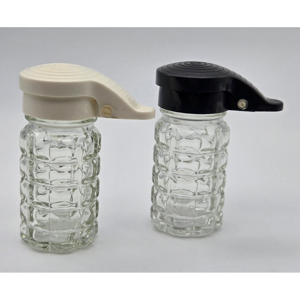 TableCraft Salt Pepper Shakers‎ Glass 1.5 oz Moisture Proof Waffle Hinged Lids